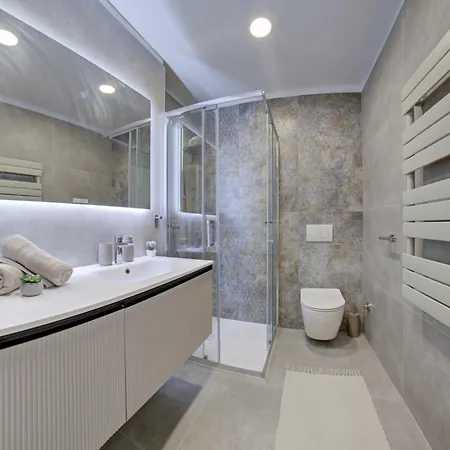 Delux Aron With Free Parking Appartement Pula