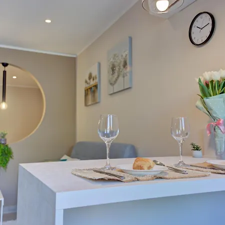 Delux Aron With Free Parking Pula