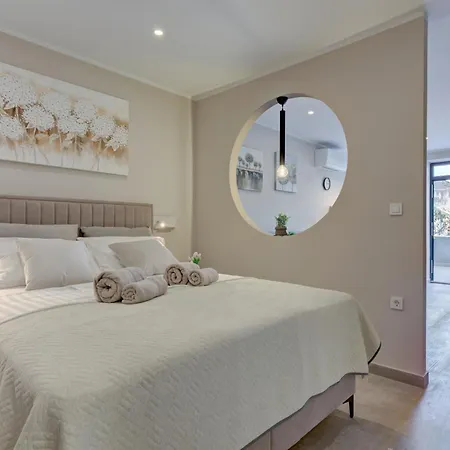 Delux Aron With Free Parking Apartment Pula