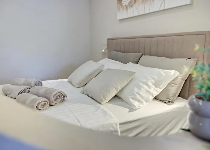 Delux Aron With Free Parking Pula