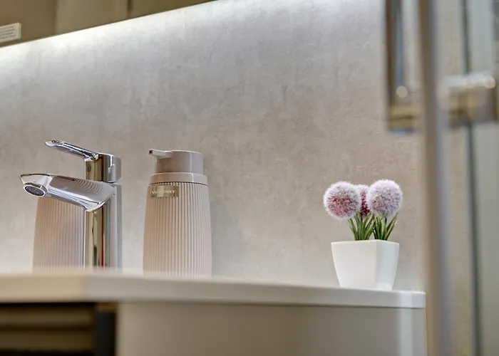 Delux Aron With Free Parking Apartman *